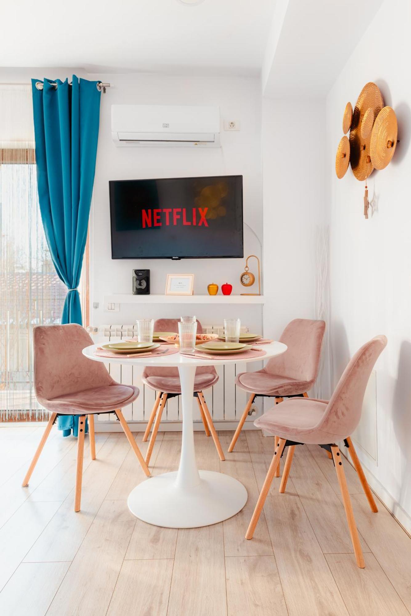 Downtown Apartment Boutique - Blue & Pink Bucarest Esterno foto